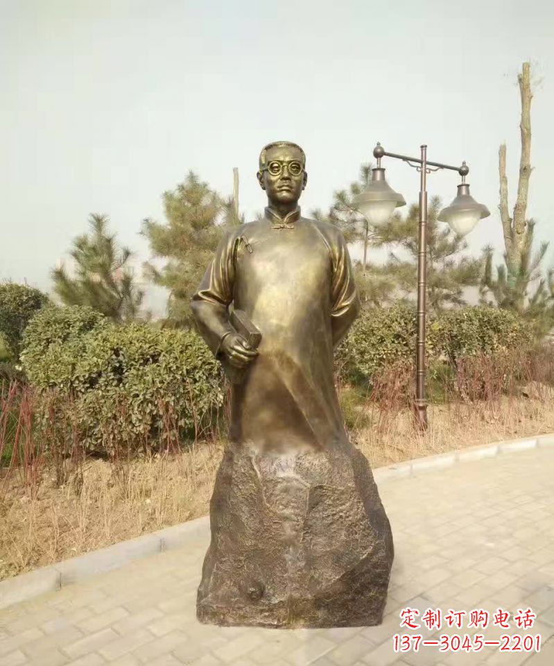 哈尔滨陶行知人物铜雕1