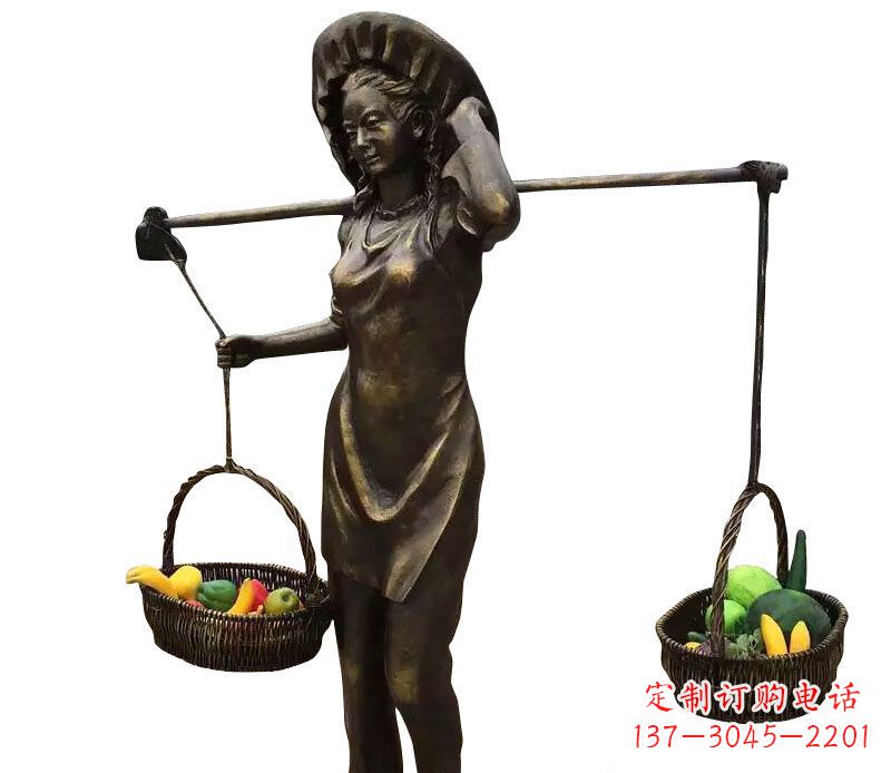 哈尔滨挑着蔬果的女人铜雕
