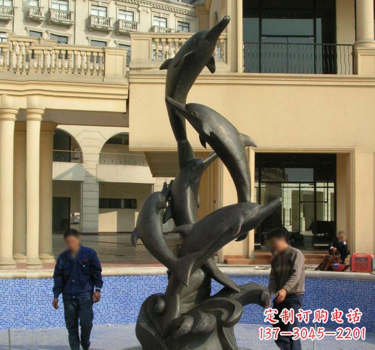 哈尔滨跳跃海豚雕塑