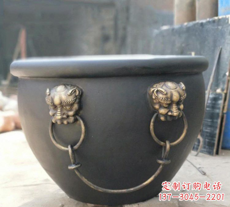 哈尔滨铜雕故宫水缸