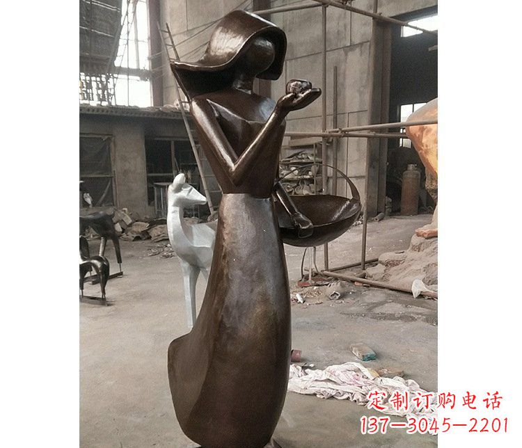 哈尔滨铜雕逛街女孩人物雕塑