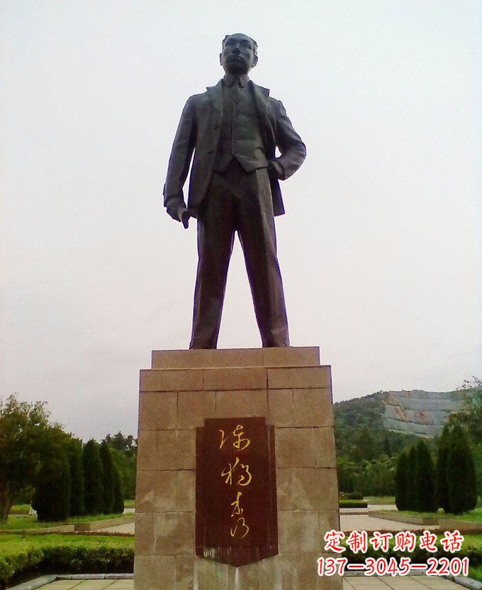 哈尔滨铜雕近代名人陈独秀