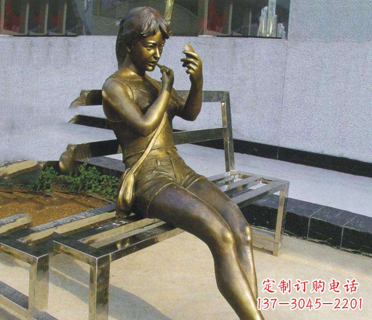哈尔滨铜雕商业街化妆女孩人物雕塑