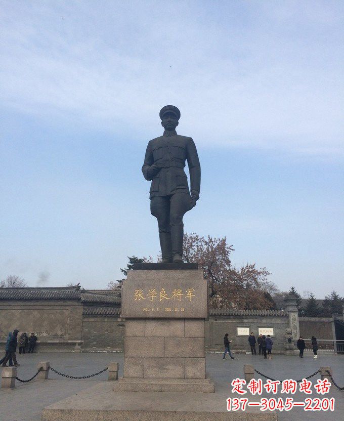 哈尔滨铜雕张学良近代名人雕塑