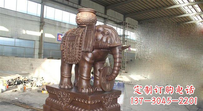 哈尔滨驮宝大象铜雕