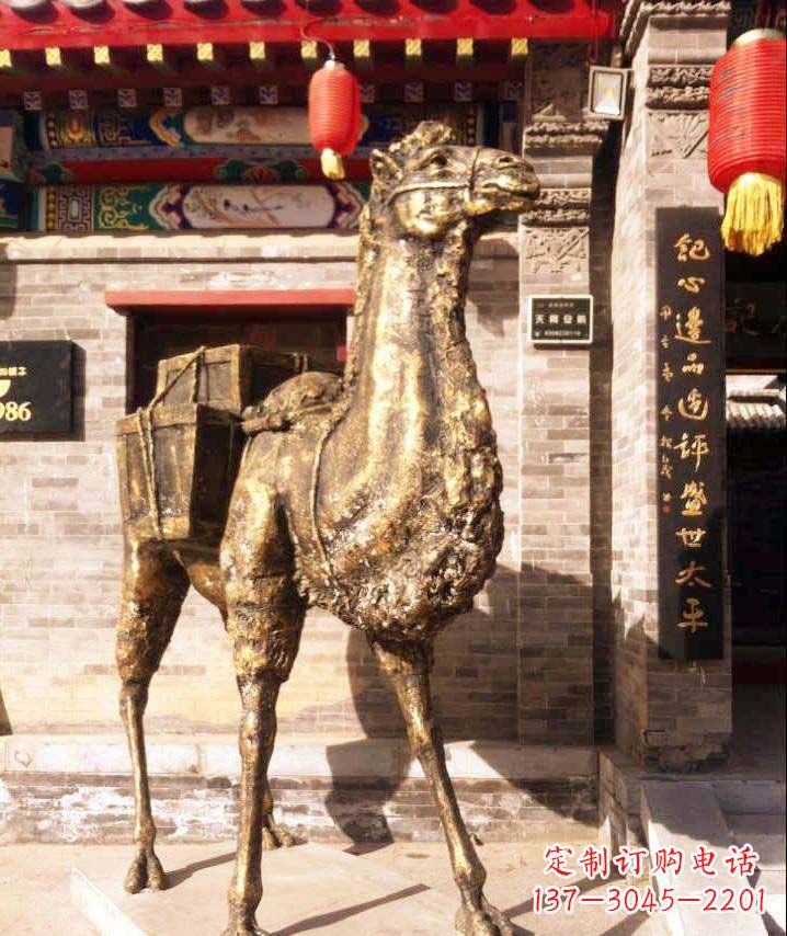 哈尔滨驮行李的骆驼动物铜雕