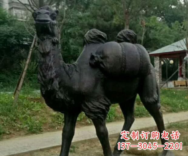 哈尔滨驮行李的骆驼铜雕