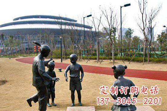哈尔滨玩游戏儿童公园人物铜雕