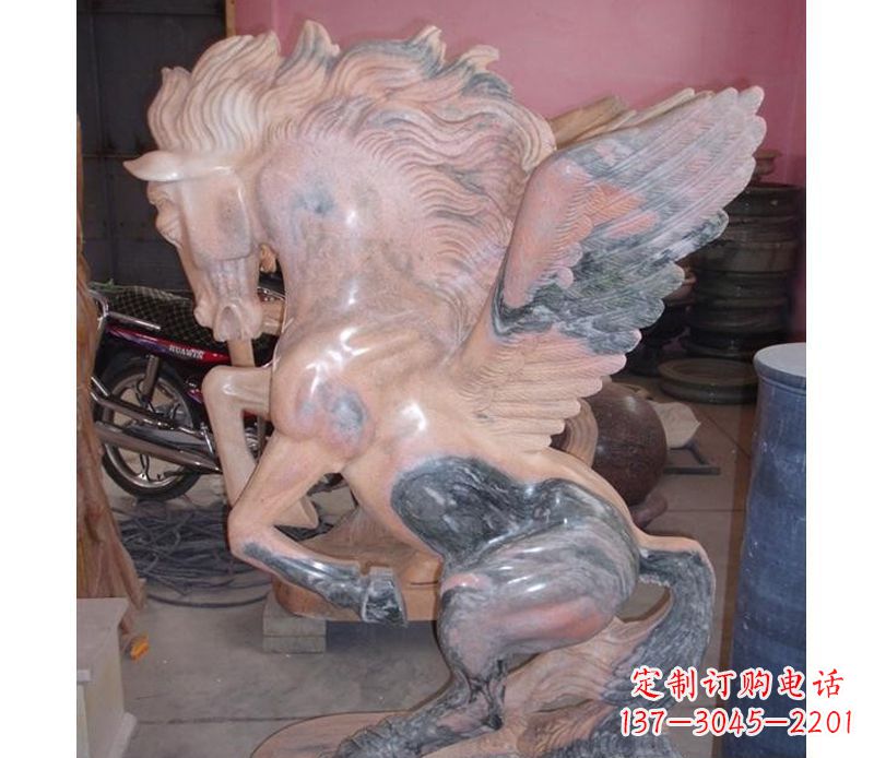 哈尔滨晚霞红奔马石雕