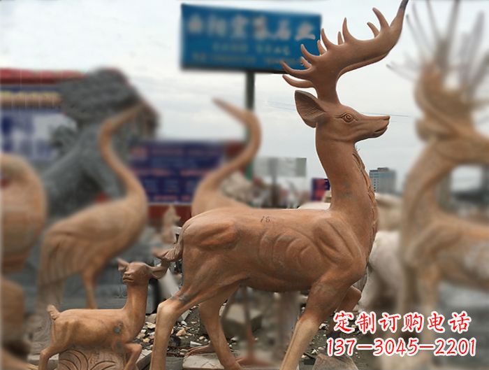 哈尔滨晚霞红动物驯鹿公园石雕
