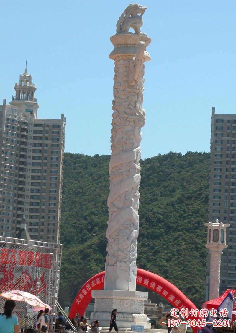 哈尔滨晚霞红广场龙柱