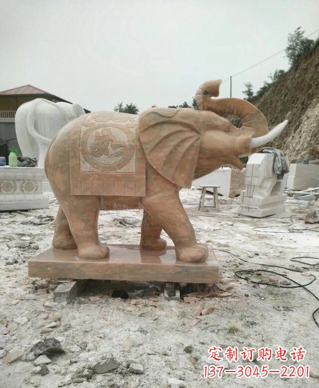 哈尔滨晚霞红吉祥如意大象雕塑