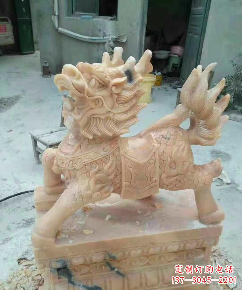 哈尔滨晚霞红麒麟雕塑112