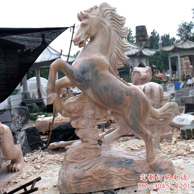 哈尔滨晚霞红石雕马生肖动物雕塑