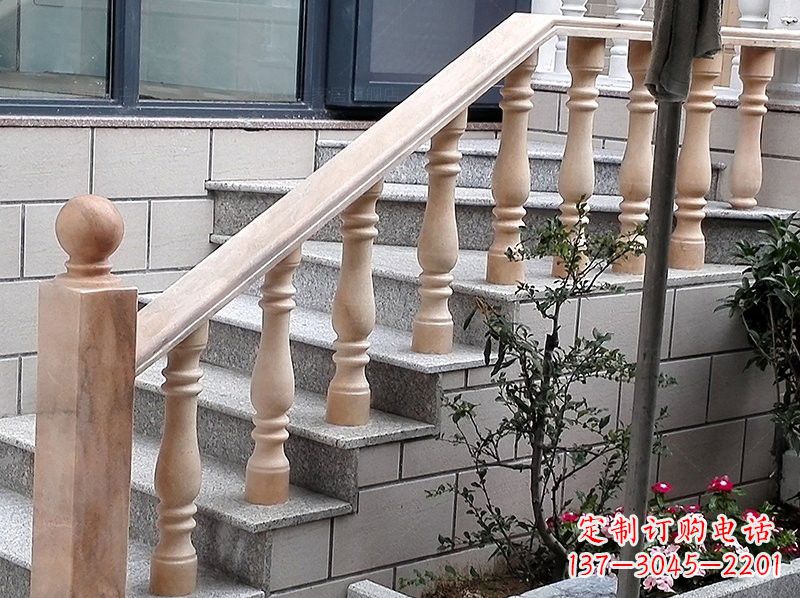 哈尔滨晚霞红小区栏杆石雕