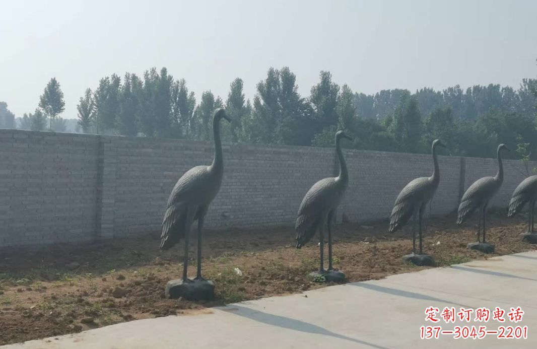 哈尔滨仙鹤抽象铜雕