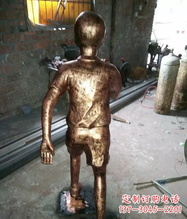 哈尔滨小孩跑步公园人物铜雕 (2)