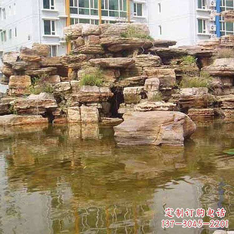 哈尔滨小区庭院假山鱼池