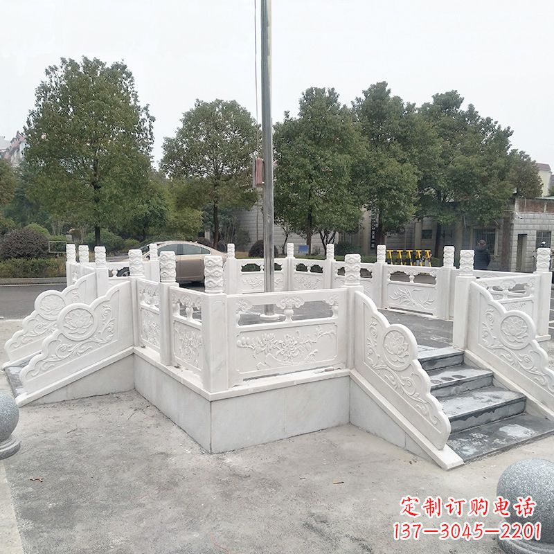 哈尔滨校园广场石雕升旗台