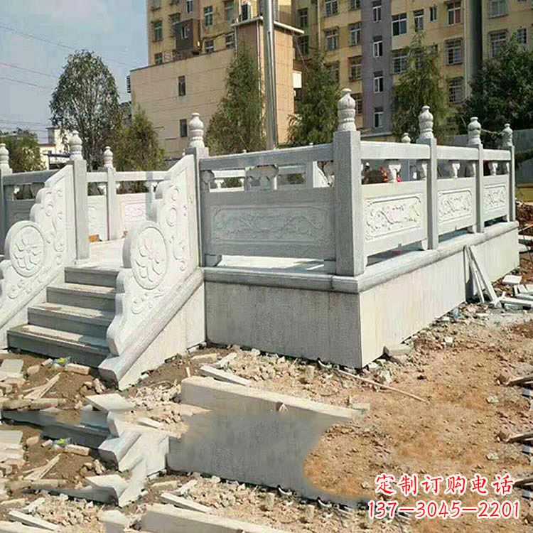 哈尔滨校园青石升旗台