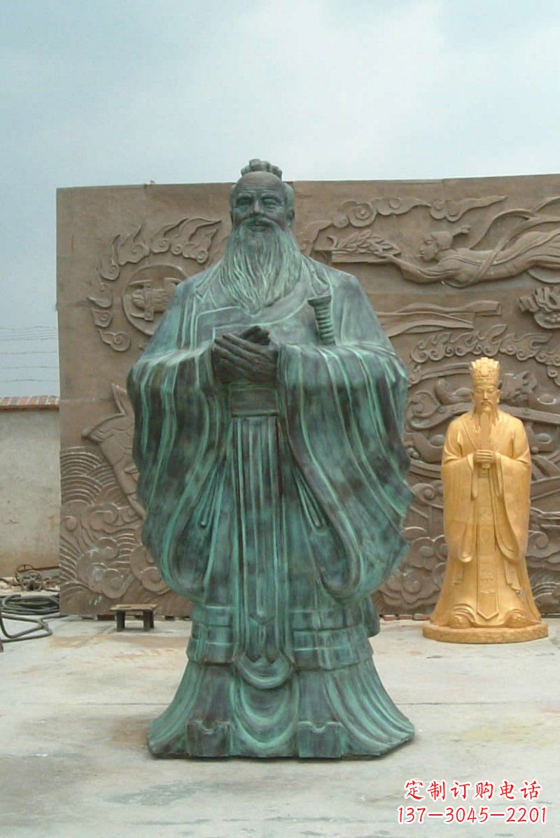 哈尔滨校园青铜仿古孔子