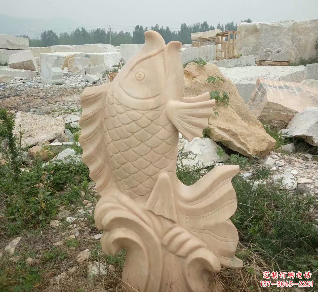 哈尔滨园林晚霞红招财鲤鱼石雕