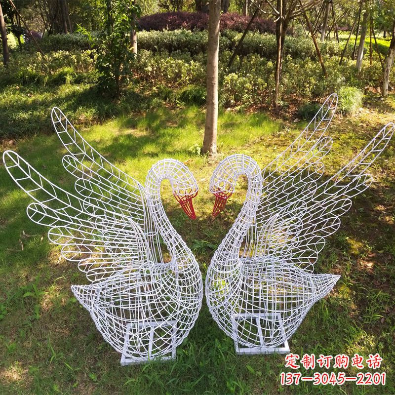 哈尔滨展翅天鹅公园绿地铁艺动物摆件