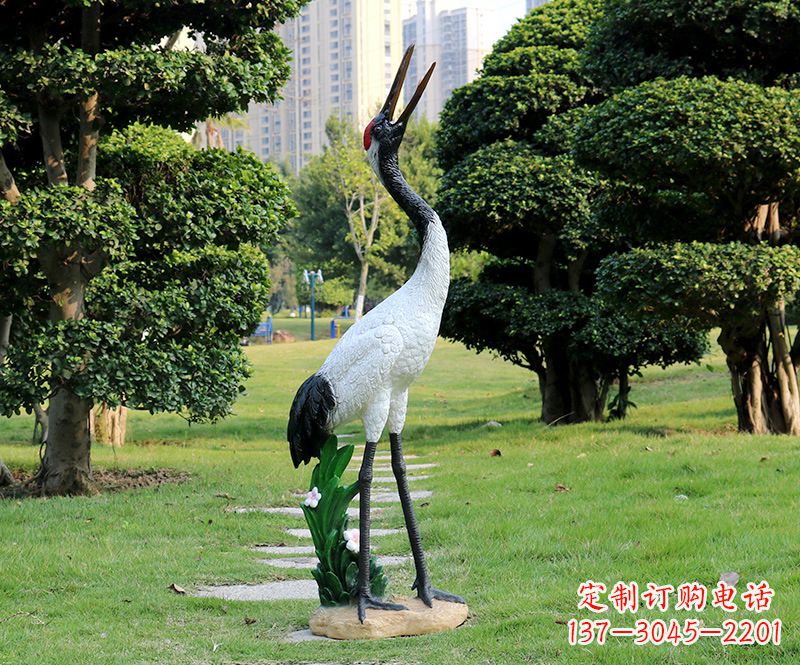 哈尔滨站立仙鹤雕塑