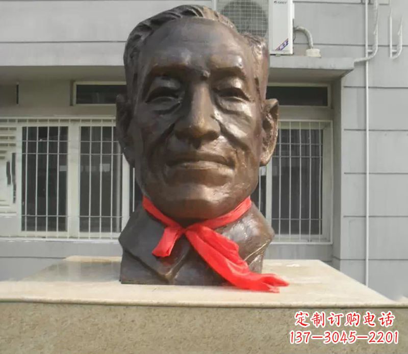 哈尔滨朱宪彝校园名人头像铜雕