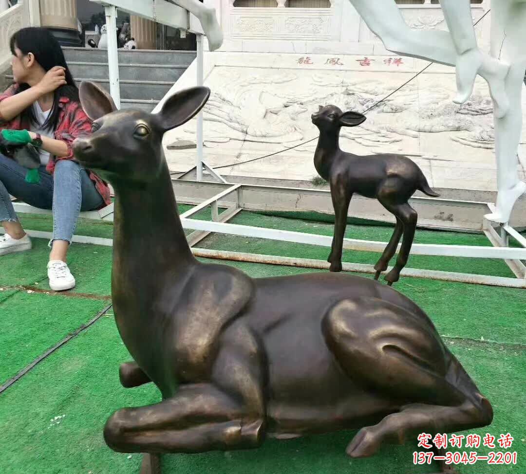 哈尔滨铸铜广场动物鹿雕塑