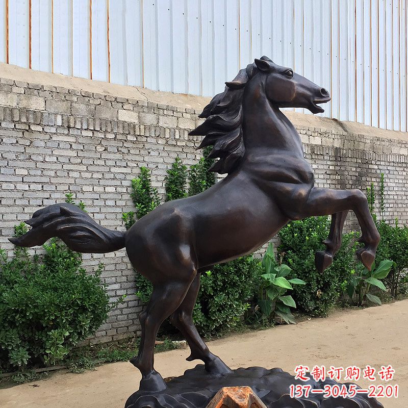 哈尔滨铸铜马儿雕塑